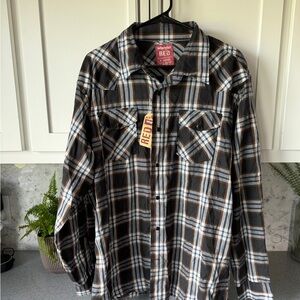 Wrangler Red Plaid Button-up Long sleeve XL